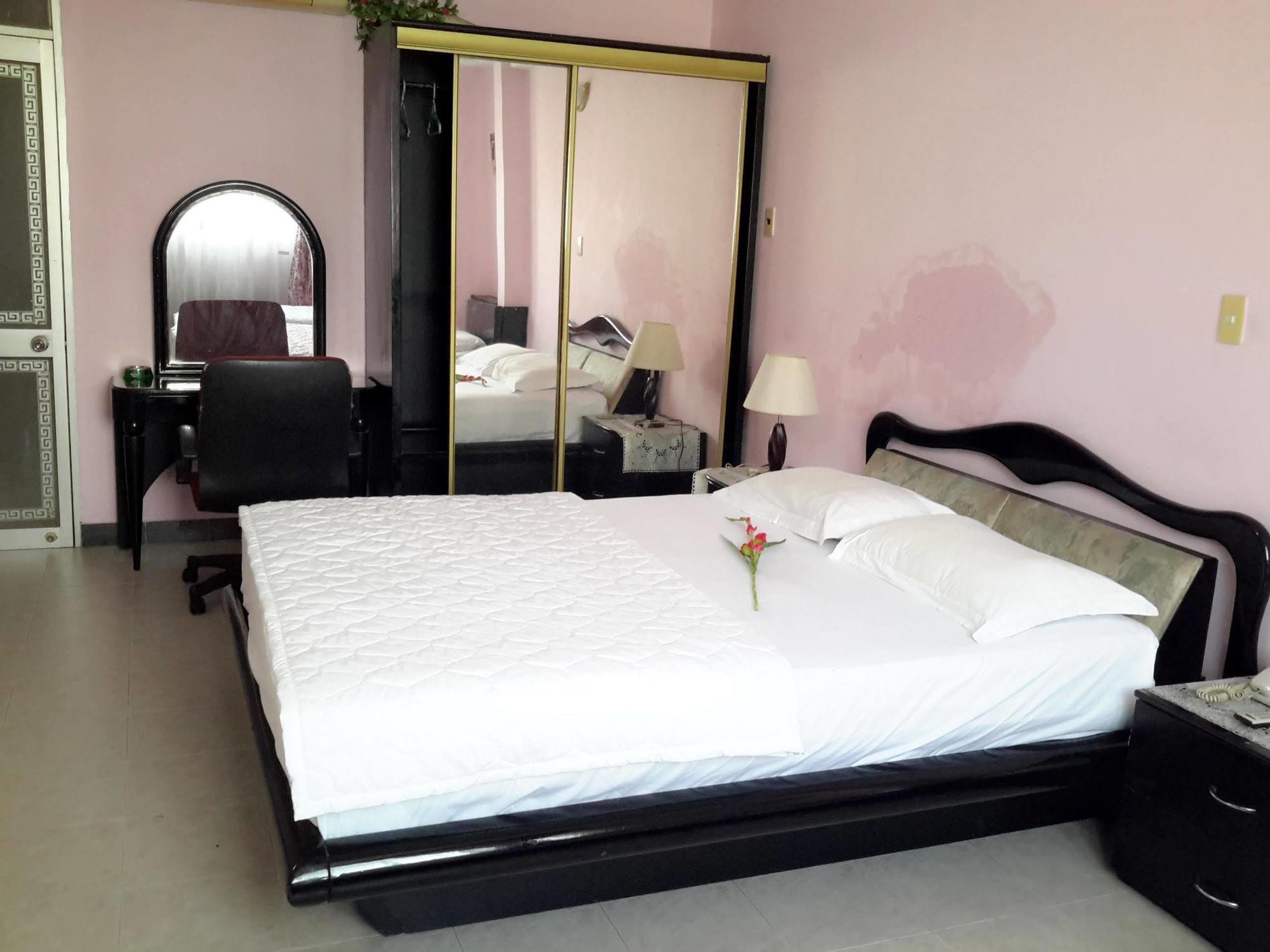 Thinh Vuong Hotel Хошимин Экстерьер фото